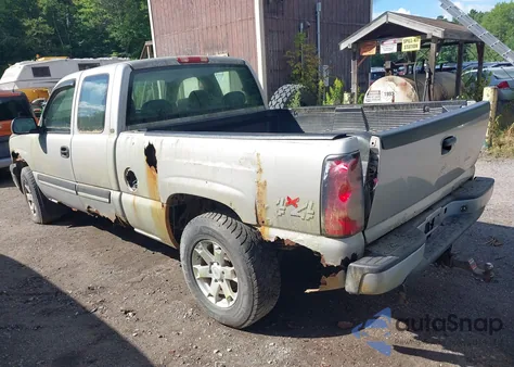 2005 Chevrolet Silverado 1500 K1500 z USA, uszkodzony, nr VIN 2GCEK19B951275856
